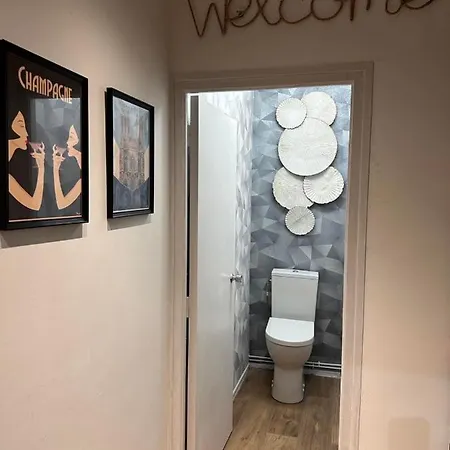 Cathedral Hypercenter 3 Min Train Station *