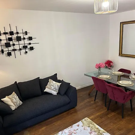 Cathedral Hypercenter 3 Min Train Station *