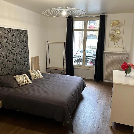 Cathedral Hypercenter 3 Min Train Station